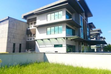 FREEHOLD Corner Lot Semi D Factory Bukit Jelutong Shah Alam For Sale