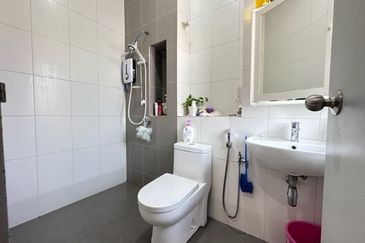 Jalan Setia Permai U13/42F