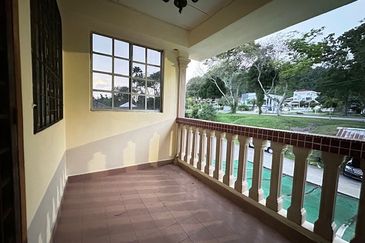 FREEHOLD 2 Storey House Taman Melawati KL For Sale