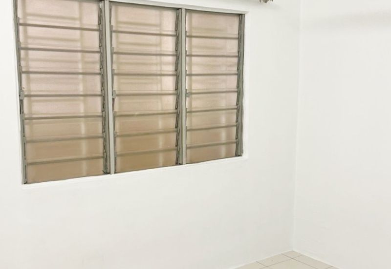 Residensi Bistaria, Ukay Bistari