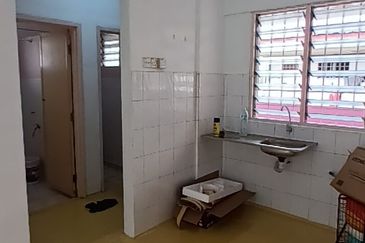 Aman Putra Apartment