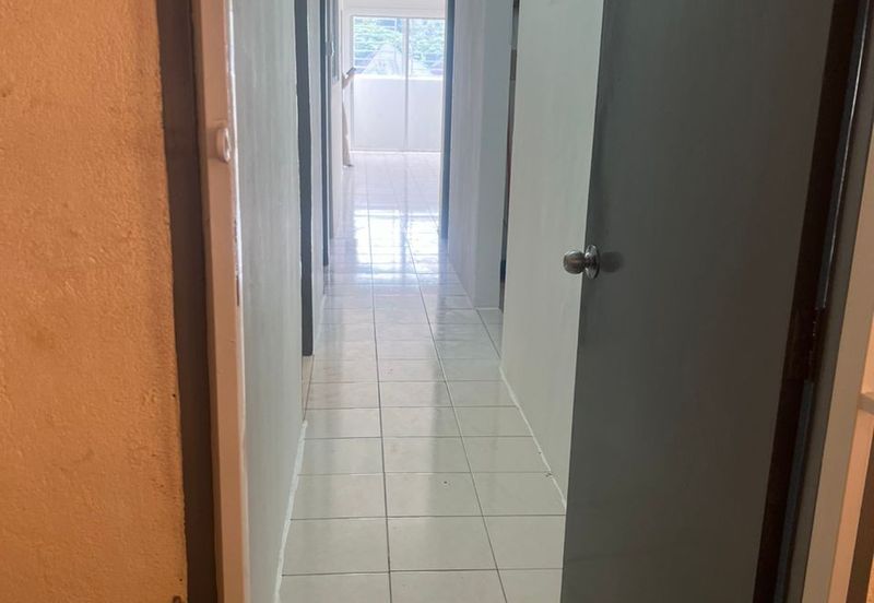 Residensi Bistaria, Ukay Bistari