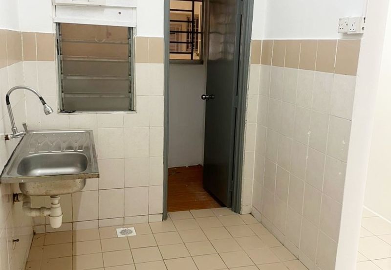 Residensi Bistaria, Ukay Bistari