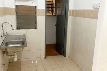 Residensi Bistaria, Ukay Bistari