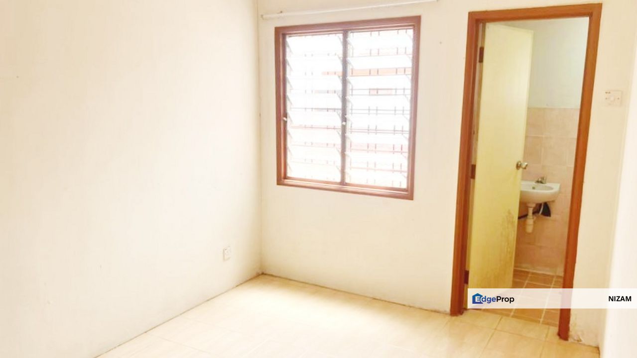 Facing Open 2 Storey Terrace Bandar Saujana Putra For Sale, Selangor, Jenjarom