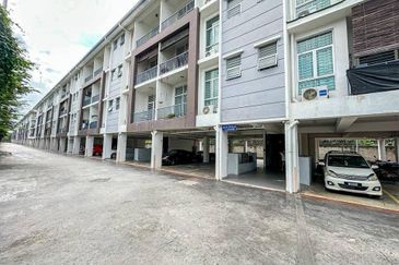 Neos @ PandanMas Townhouse