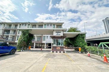 Neos @ PandanMas Townhouse