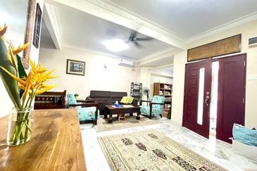 FACING OPEN DOUBLE STOREY TERRACE TAMAN MELAWATI KL
