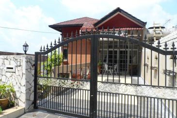 2 Storey Semi D Big Land Nice View Taman Melawati KL For Sale