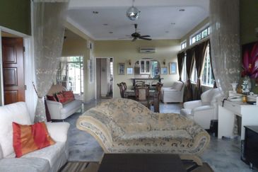 2 Storey Semi D Big Land Nice View Taman Melawati KL For Sale