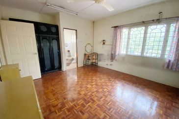 Taman Tepi Sungai ( Taman Teluk Pulai Indah )