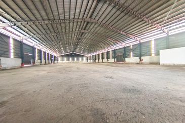 West Port, Pulau Indah