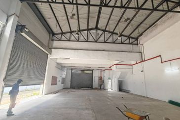 West Port, Pulau Indah