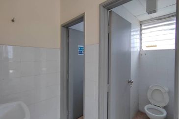 Teluk Pulai Commercial Center