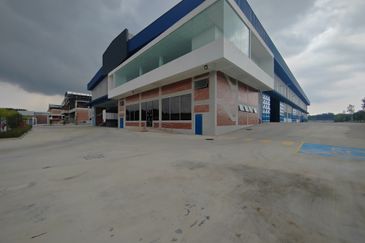 West Port, Pulau Indah