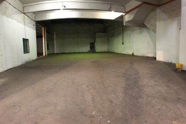 West Port, Pulau Indah