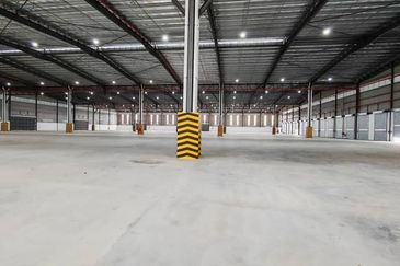 West Port, Pulau Indah