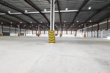 West Port, Pulau Indah