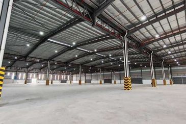 West Port, Pulau Indah