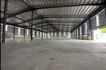 West Port, Pulau Indah