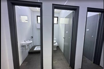 West Port, Pulau Indah