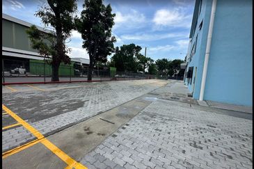 West Port, Pulau Indah