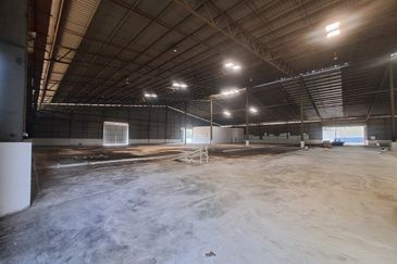 West Port, Pulau Indah