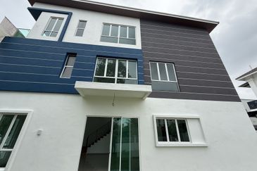 Taman Tepi Sungai ( Taman Teluk Pulai Indah )