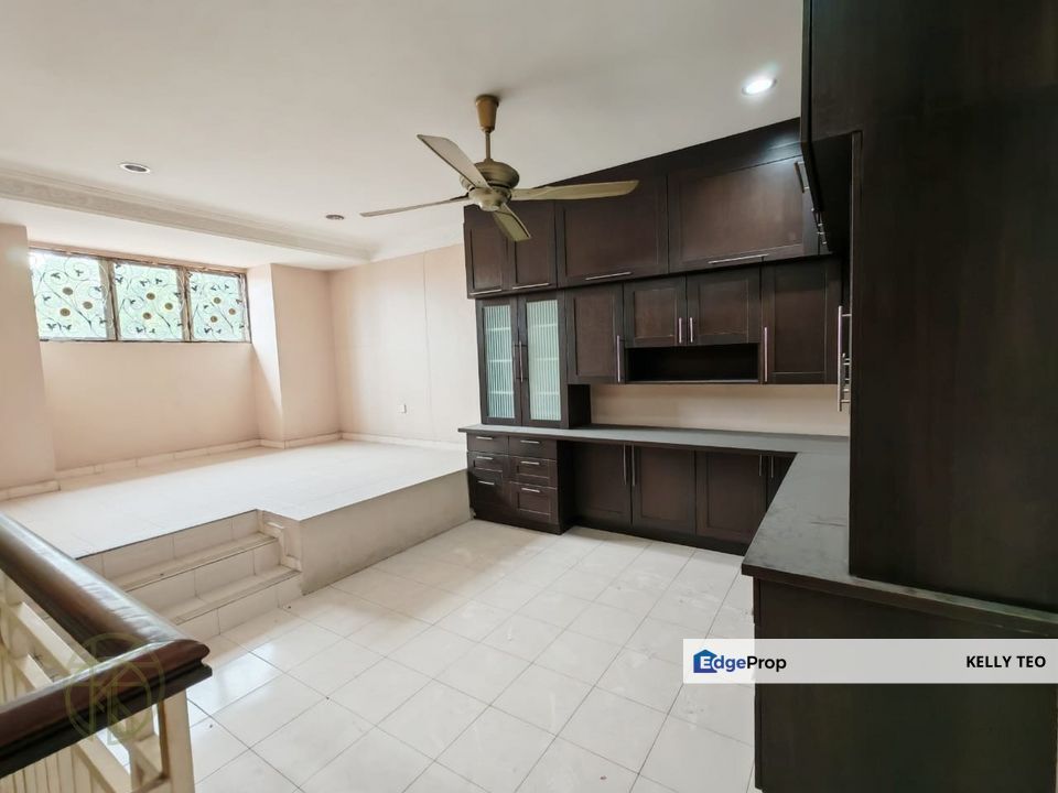 Bandar Bukit Tinggi 2.5 Storey Terrace House for rent, Selangor, Klang