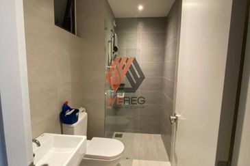 Gravit8 @ Klang South