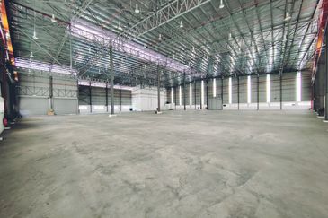 West Port, Pulau Indah