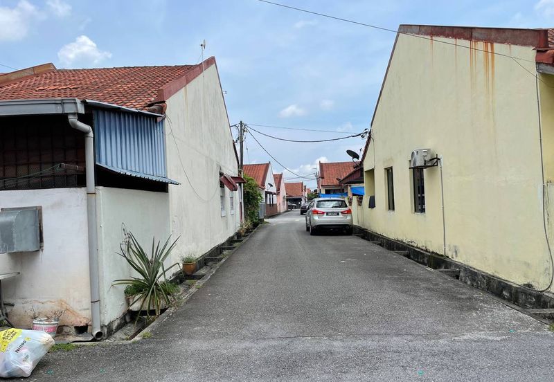 Jalan Teluk Panglima Garang 28/1