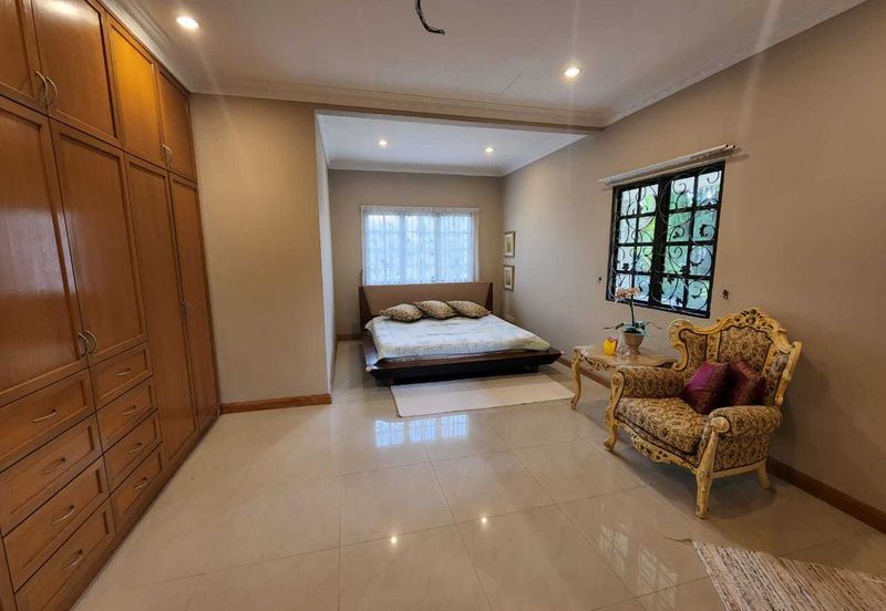 Banglo 2 tingkat 10,500 sqft , dekat masjid, Puncak Alam