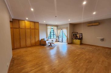 Banglo 2 tingkat 10,500 sqft , dekat masjid, Puncak Alam