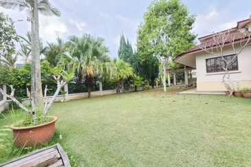 Banglo 2 tingkat 10,500 sqft , dekat masjid, Puncak Alam