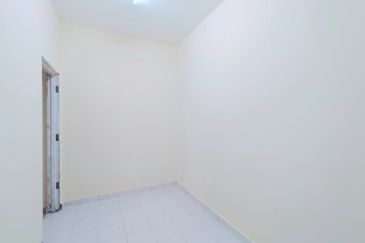 Semi D cluster below market value. Untung RM50k. Puncak Alam