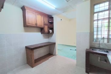 Semi D cluster below market value. Untung RM50k. Puncak Alam