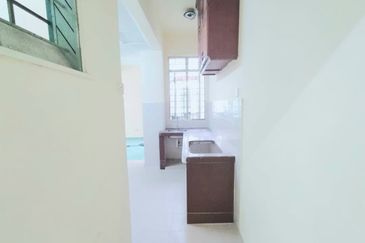 Semi D cluster below market value. Untung RM50k. Puncak Alam