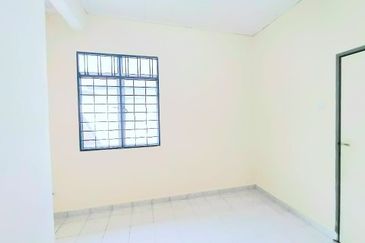 Semi D cluster below market value. Untung RM50k. Puncak Alam