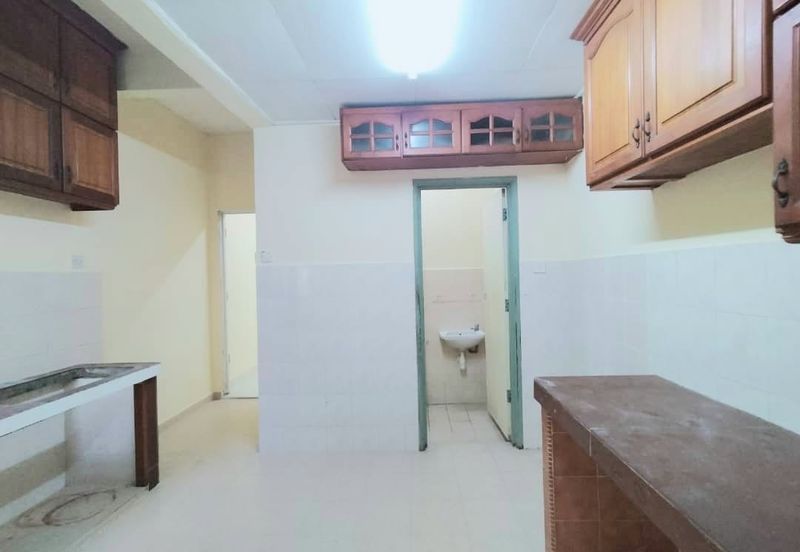 Semi D cluster below market value. Untung RM50k. Puncak Alam