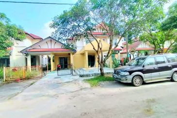 Semi D cluster below market value. Untung RM50k. Puncak Alam