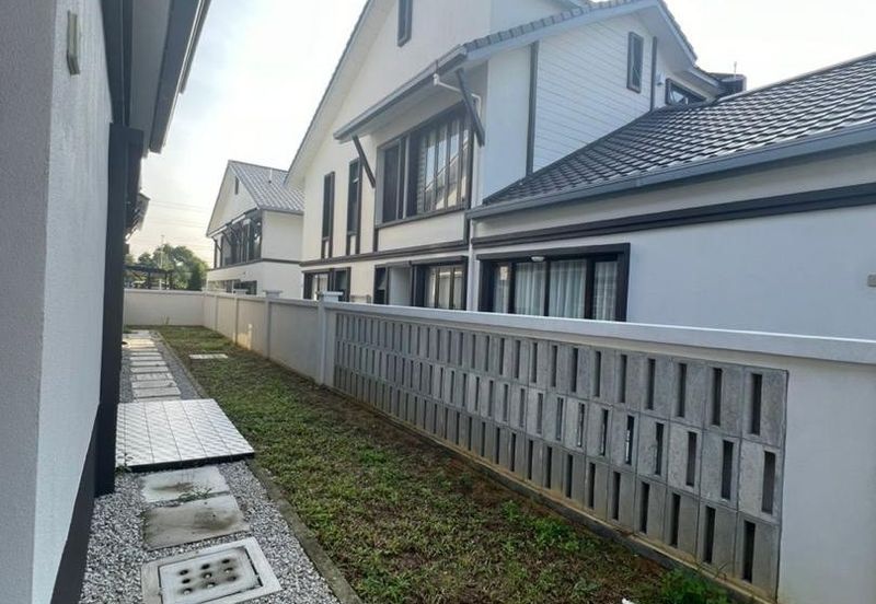 Hevea Elmina Gardens