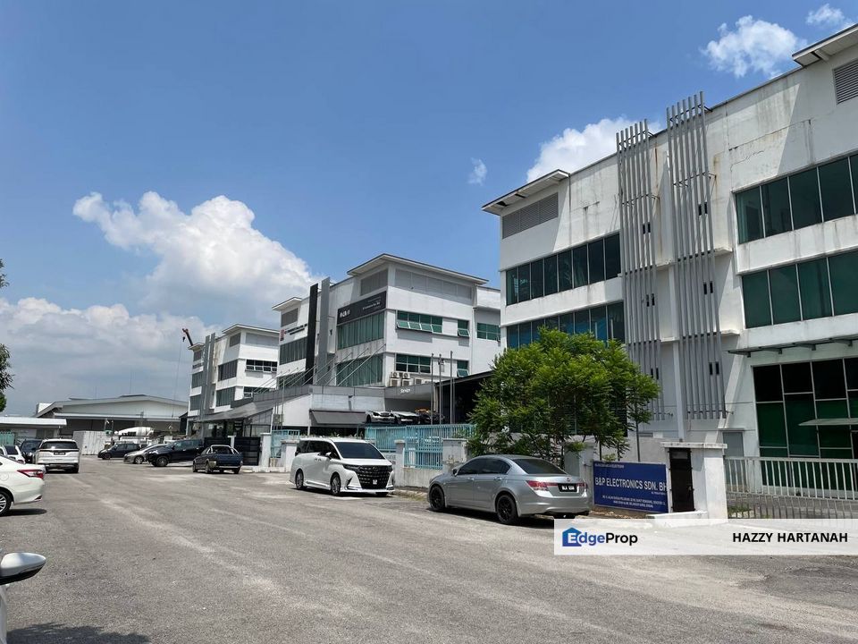 3 storey Semi-Detached Warehouse office Kemuning Industrial Park, Bukit Kemuning. Shah Alam. Facing open., Selangor, Shah Alam