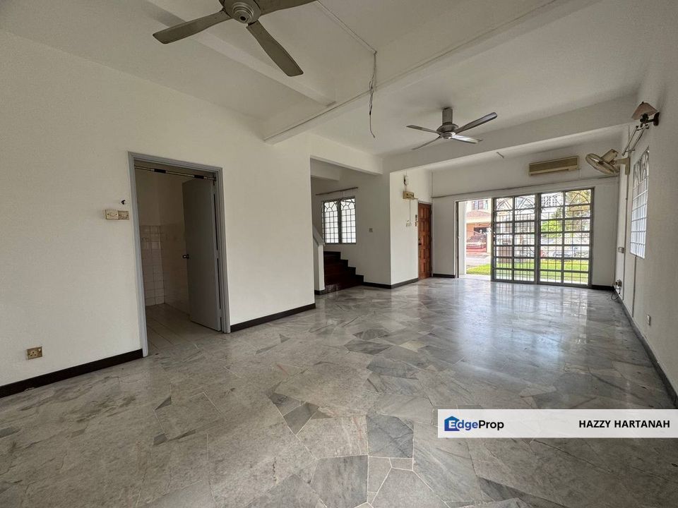 End Lot USJ 4 Subang Jaya, (27x75 )Double Storey, Reno & Extended. Gated & Guarded, Selangor, USJ