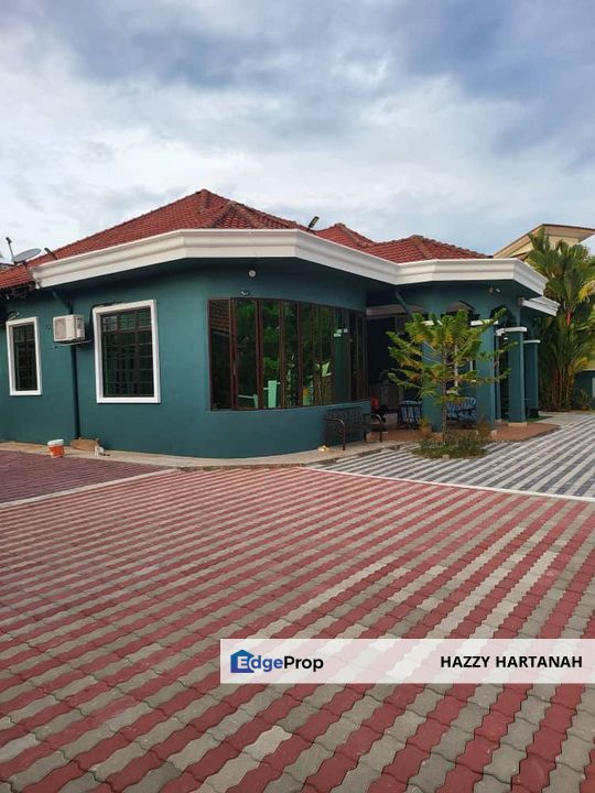 Rumah banglo setingkat & tanah lot. Keluasan: 11,937.18 sqft FOR SALE!. Boleh buat Pusat Tahfiz, Zawiyah, Homestay, Training Centre., Terengganu, Kerteh