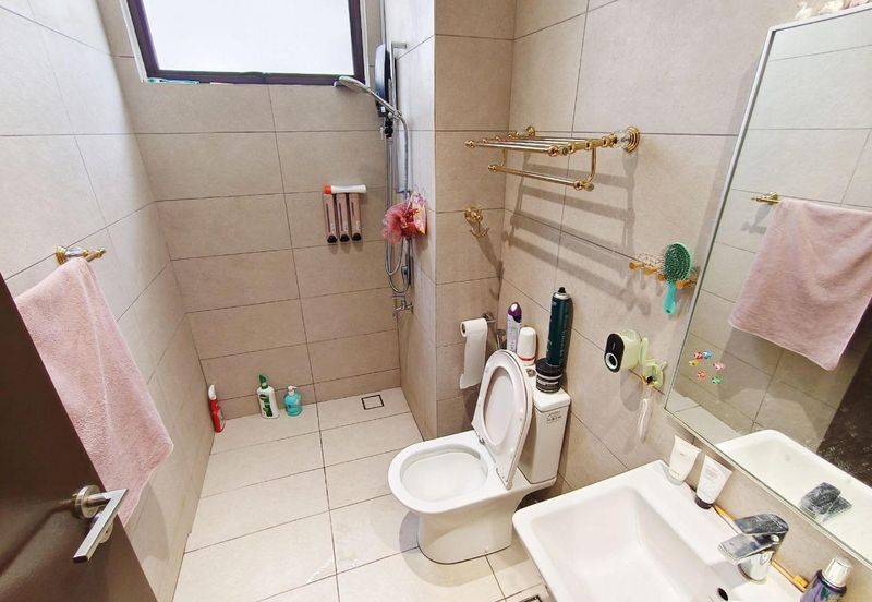 The Mulia Residences Cyberjaya. RENOVATED . 3 Storey  Terrace House. 22x70, Freehold. srata. for sale.