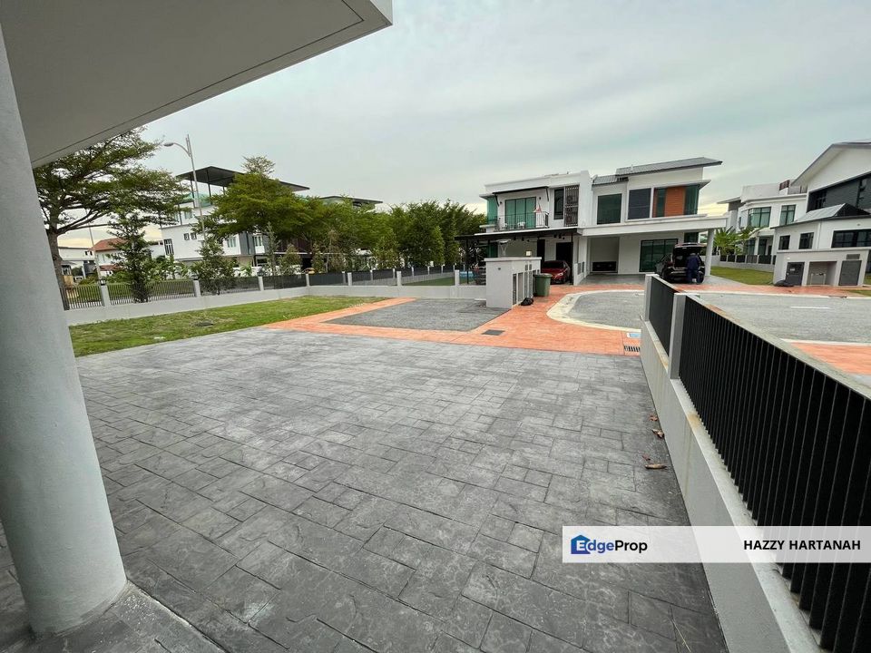 Opus Residence, Semi D end lot with extra land. Perdana Lake View East, Cyberjaya for sale., Selangor, Cyberjaya