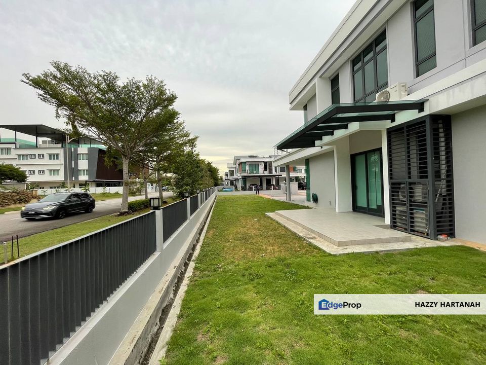 Opus Residence, Semi D end lot with extra land. Perdana Lake View East, Cyberjaya for sale., Selangor, Cyberjaya
