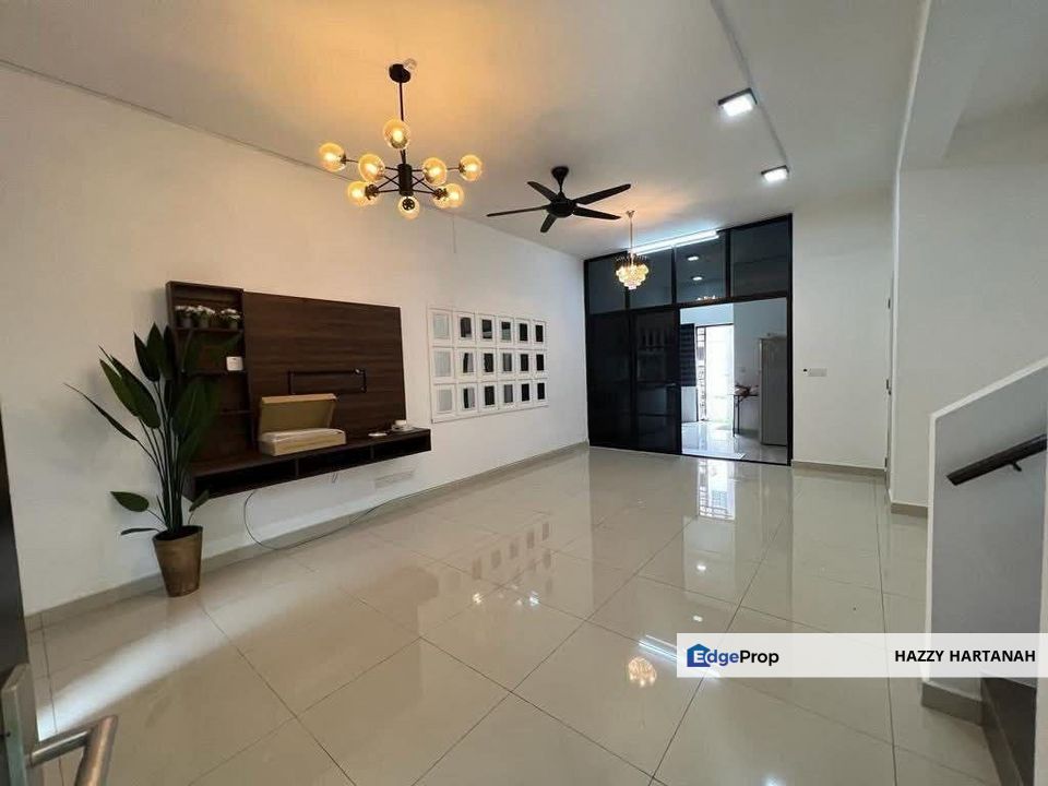 FREEHOLD Teres 2 Tingkat Bandar Mahkota Banting, Jalan Galaksi. 20x70 for sale, Selangor, Banting