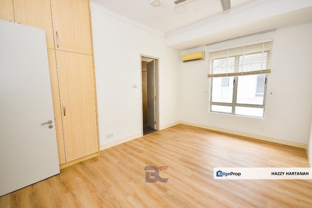 Beautiful 3-storey Semi-D in Laman Seri Seksyen 13 Shah Alam For Sale, Selangor, Shah Alam